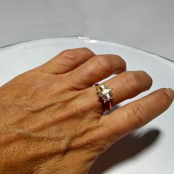 Women`s gold tone white stone crystal ring. - Picture 3 of 5